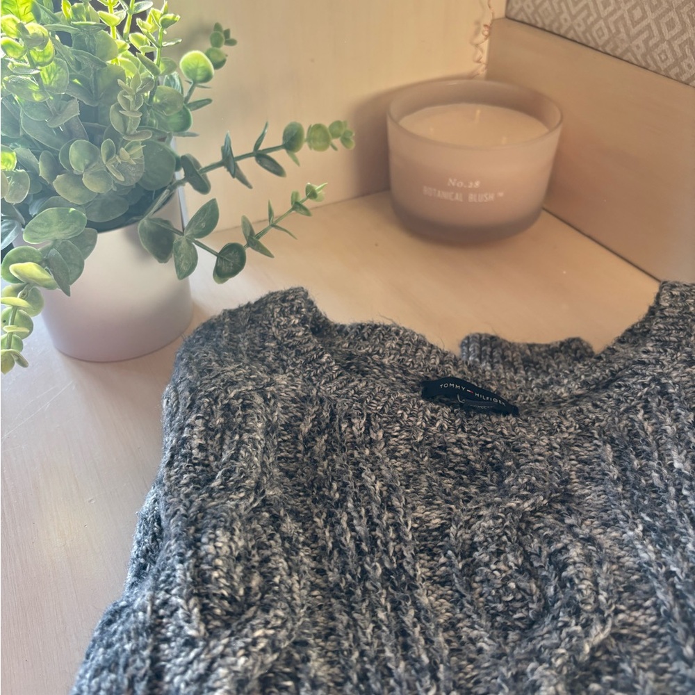 Tommy Hilfiger Gray Crew Neck Sweater with Textured Knit